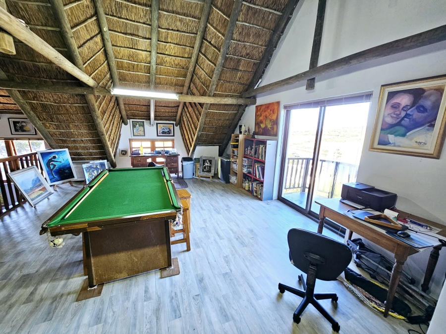 5 Bedroom Property for Sale in Stilbaai Oos Western Cape